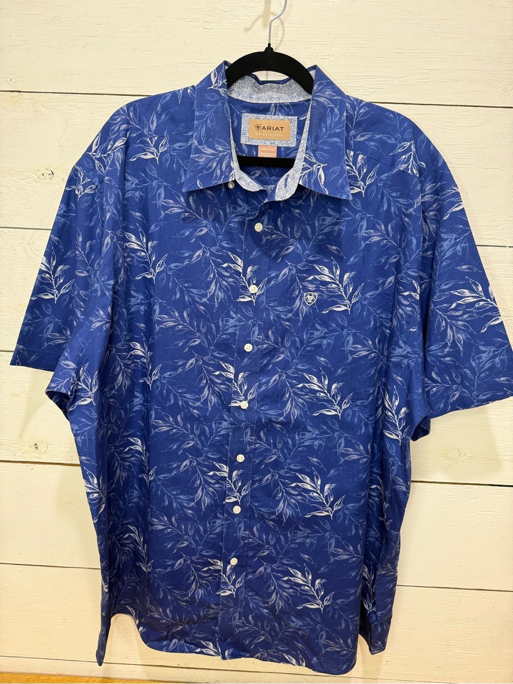 Ariat XXL Men's Wrinkle Free Blue Short-Sleeve Button-Down with White Leaf Print